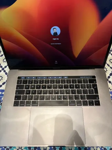 MacBook Pro de 15 polegadas com Touch Bar