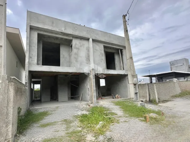 CASA SOBRADO COM 3 DORMITORIOS SENDO 1 SUÍTE EM FORQUILHAS, EM SÃO JOSÉ - SC À VENDA