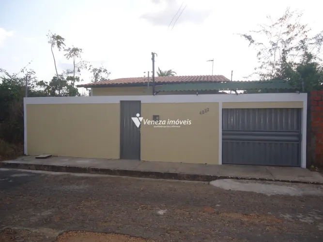 Casa com 3 Quartos e Suíte | Próxima ao Terminal Zoobotânico
