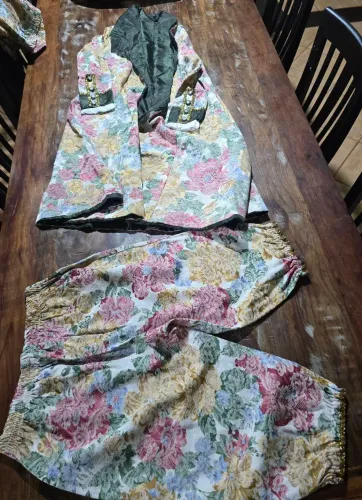 Roupas para teatro, festa a fantasia, carnaval