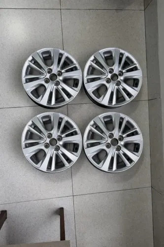 Rodas Originais Toyota Yaris Xls / Etios 2017/25 Aro 15 Jogo Prateado (Usado)