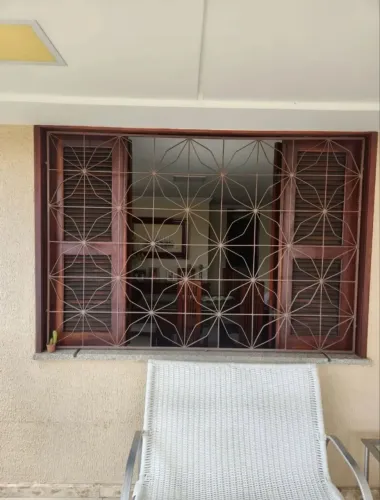 Grade de janela ferro maciço decorada