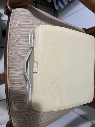 Máquina de escrever portátil Hermes baby