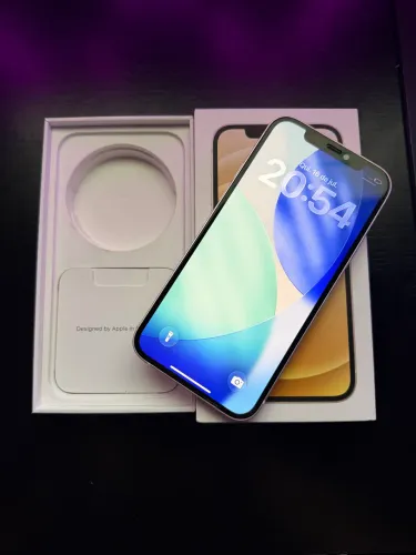 iPhone 12 em perfeito estado