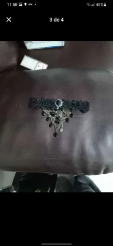 Cordão gótico com renda e pedras
