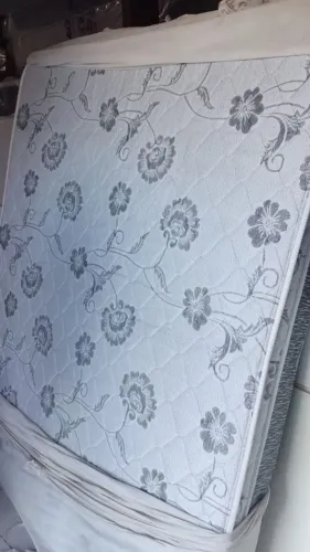 Vendo um colchão casal quem