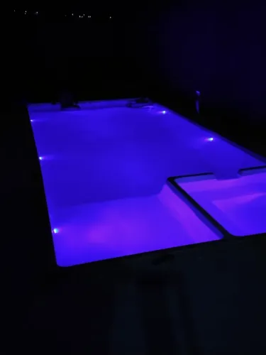PISCINA DE 9X4X1,40 COM SPA, PRAINHA - AQUECIMENTO SOLAR