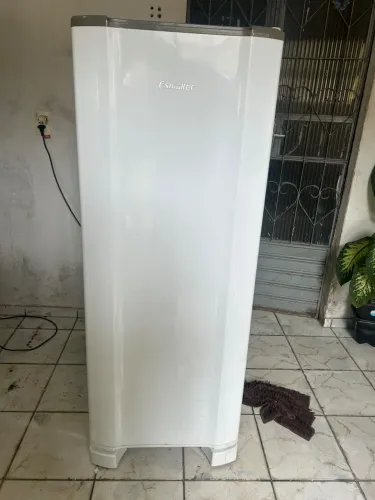 Geladeira esmaltec (Frete grátis)