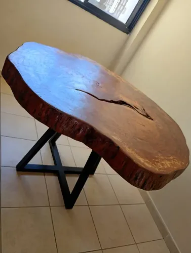 Mesa de jantar em madeira maciça