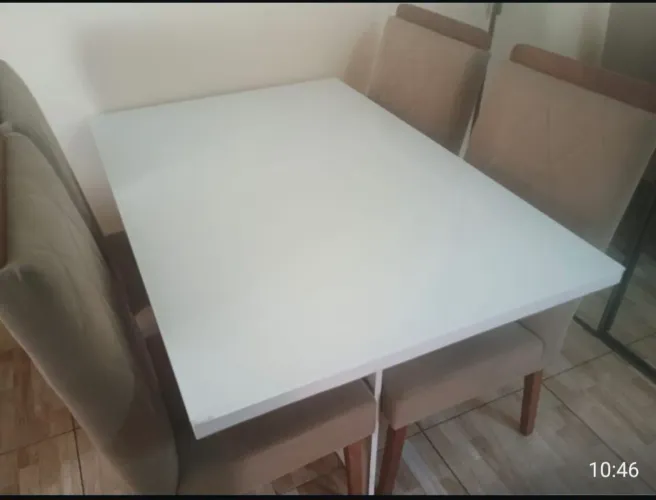 Mesa e cadeiras 