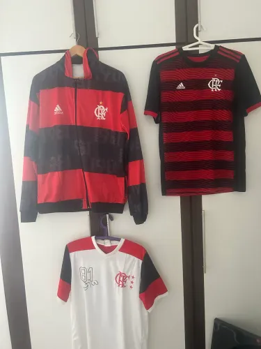 Combo do Flamengo (2 camisas P + casaco)