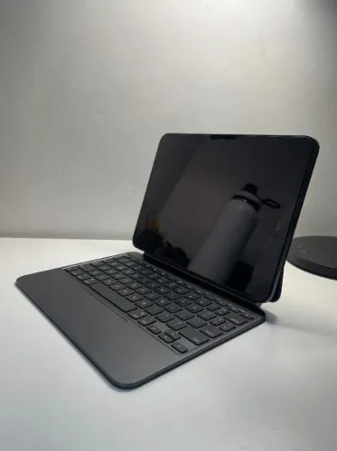 iPad Pro M4 11polegadas (256GB) + Case Apple Original | Bateria 97% | Garantia até Ago/26