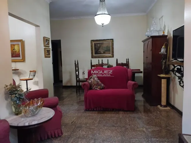 Casa à venda, 5 quartos sendo 2 suítes, terraço com churrasqueira e 2 vagas.. Código 24678