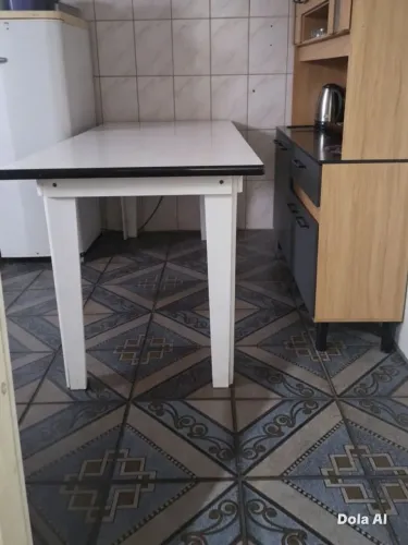 Mesa de Cozinha Branca - Tampo Fácil de Limpar