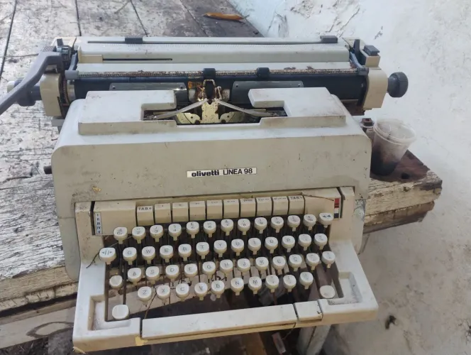 Máquina de escrever antiga