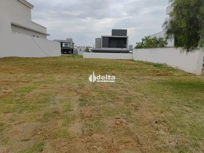 Terreno no Condomínio Alphaville I disponível para venda em Uberlândia MG
