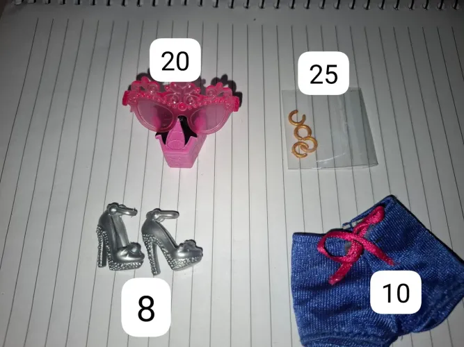 Acessórios monster high, ever after high e Barbie
