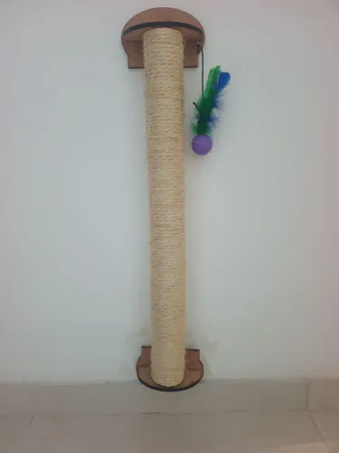 Arranhadores para gatos em excelente estado.