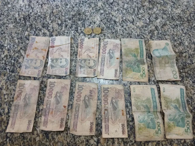 2 moedas de 1.000 reis de 1927 e 10 células de Cruzeiro tanto de 10.000 e 500 cruzeiros