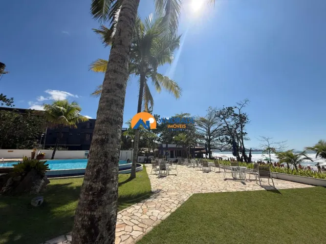 Apartamento com vista para o mar em condomínio pé na areia nas Toninhas