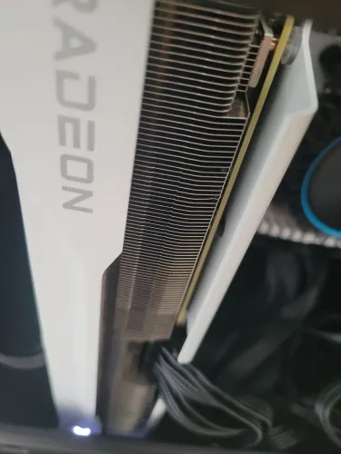 Placa de vídeo AMD XFX 9070XT 16GB