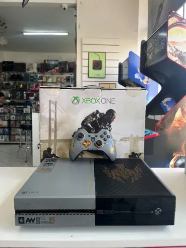CONSOLE XBOX ONE FAT 1TB EDIÇÃO ESPECIAL CALL OF DUTY ADVANCED WARFARE NA CAIXA SEMINOVO -
