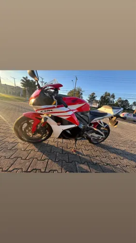 CBR 600 RR - segundo dono