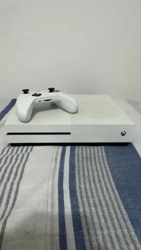 XBOX ONE S - 1 TB