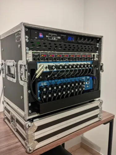 Mesa Digital Soundcraft Ui24R em Rack Completo Plug and Play
