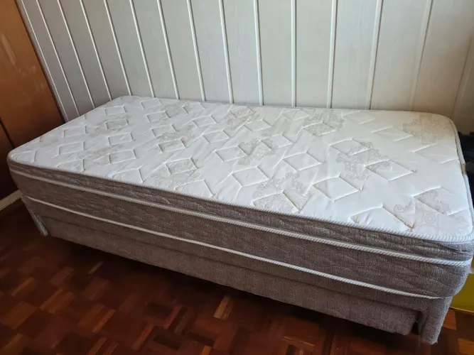 Cama solteiro + cama auxiliar