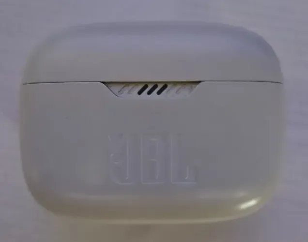Estojo carregador branco para fone  JBL Tune 230NC TWS