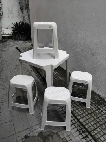 conjunto 4 bancos + mesa (branco)
