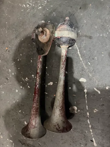 Par de cornetas de caminhão