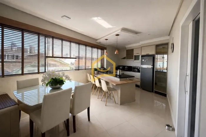 4 Apartamentos mais um espaço Comercial no Roçado