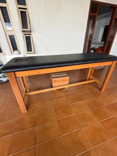 Maca em Madeira estética - Preta - com Orifício para Rosto - Arktus