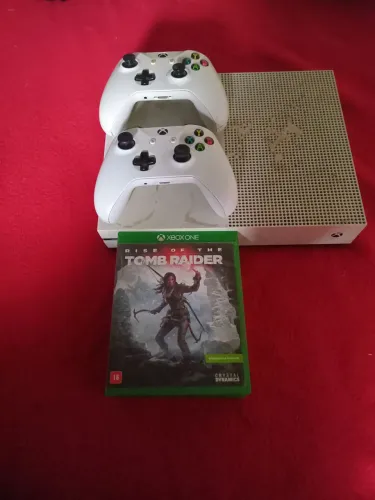 Acompanha 4 jogos incluindo gta V
