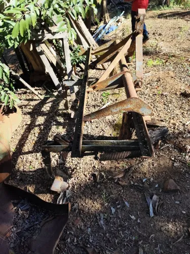 Riscador de três bicos.