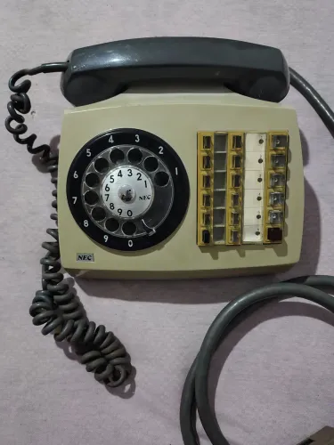 Aparelhos telefônicos antigos PABX KS para decoração ou coleção.