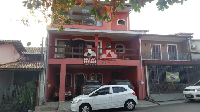 Casa Sobrado Padrão em São José dos Campos