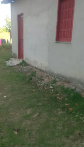 Vende-se um terreno com casa o terreno 12 de largura e 41 de comprimento