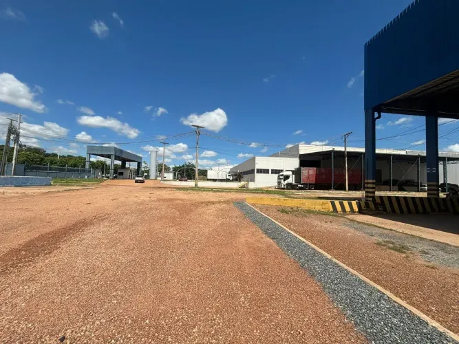 Imóvel para aluguel possui 1700 metros quadrados com 1 quarto em Distrito Industrial - Cui