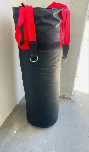 SACO DE PANCADA PARA TREINO DE BOXE 90CM ALTURA