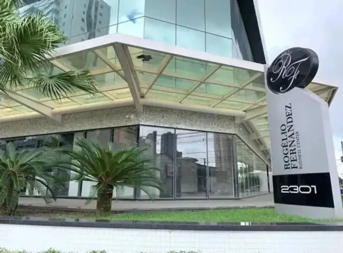 Alugo uma otima sala comercial Ed. Rogelio Fernandez