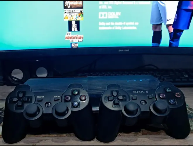 Ps3 super slim + 2 controles = DESTRAVADO