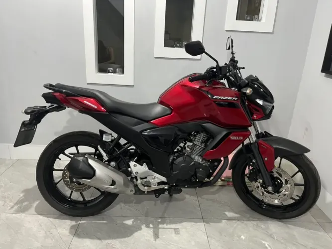 Fz15 2023 vermelha top