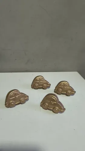 4 Puxadores de carrinho dourado em resina