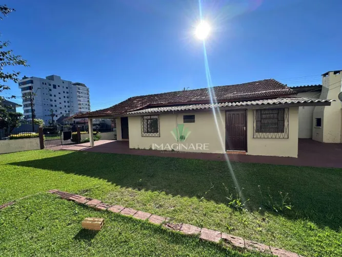 Casa com 3 dormitórios para alugar, 136 m² por R$ 2.500,00/mês - Country - Cascavel/PR