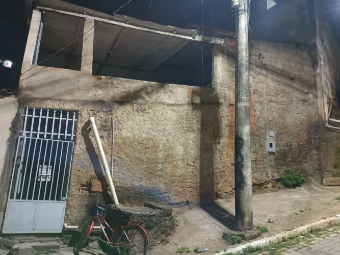 Vendo ou troco por chácara pequena com casa na região de Governador Valadares