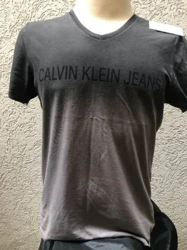 Camiseta Calvin Klein Tamanho P nova