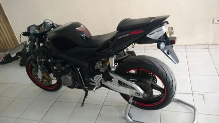Sucata de moto para retirada de peças Honda Cbr600Rr 2004